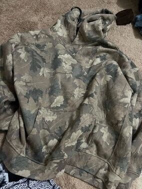Abercrombie & Fitch Men's Leaf Camo Hoodie - Olive/Tan